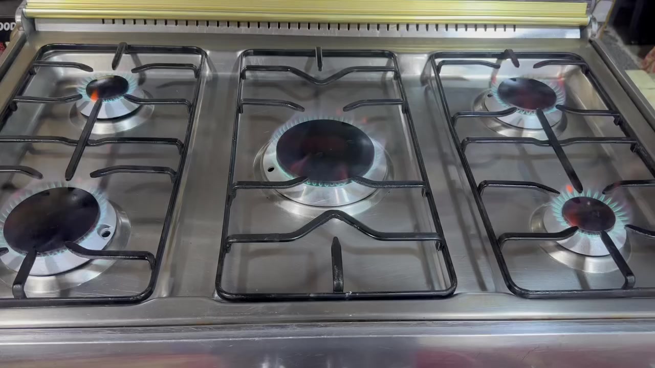 السلام عليكم 
طباخ يونفرسال مصري كله شغال مع الافران نار زركه غراض كاملة افران شغالة عنواني مهندسين قرب العاب ارض بابل السعر 225 وبيه مجال بسيط 
*********** اتصال او واتساب
