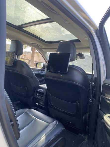 السلام عليكم جيب كراند ٧ 
لمتد السياره فول مواصفات تبريد وتدفئه 
السياره موديل ٢٠٢٣ ماشيه ٢٧ الف مايل 
السياره بانوراما وشاشه خلفيه بلادي 
السياره مرقمه بسمي 
جاملغ وبنيد صبغ 
رايديها ب٣١٥ 

***********
