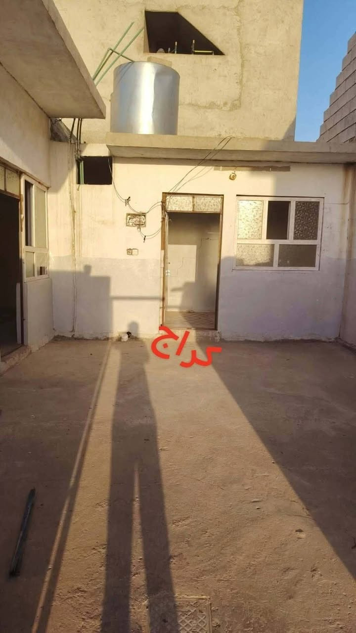 بيت شرقي للايجار مساحتو 100 متر غرفتين و حمام و مطبخ و كراج خدمات ماء كهرب البيت كدامو تيكالا وجهو على صناعة العنوان موصل الايسر حي الوليد قرب مسجد نمره ايجارو 150
رقمي كورك ***********
رقمي اسيا ***********
