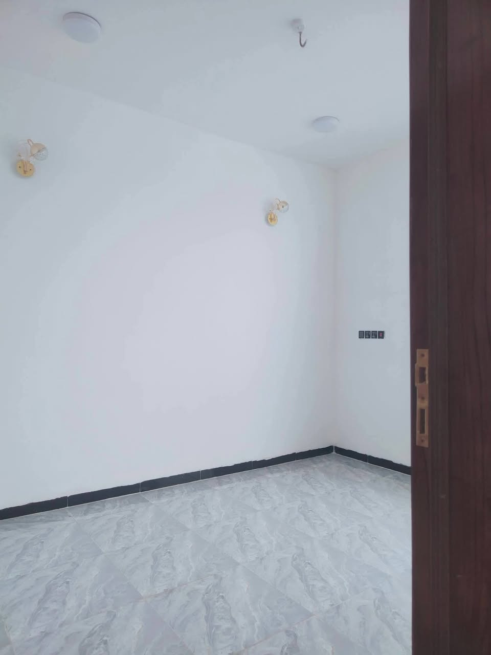 🏠 / دار للبيع مساحه 100 م طابو زراعي سند 25
واجهه 5 م / نزال 20 م 

🧱 بناء حديث درجه أولى ( تشطيب نهائي )

الطابق الاول / مطبخ . أستقبال . هول . غرفه . مجمع صحيات  داخالي وخارجيه . كراج 

الطابق الثاني / 2 غرف . هول . مجمع صحيات 

🌏 الموقع / شارع 80 مال كربلاء ( قريب من البانزين خانه)

 ((السعر 85))
وبي مجال
اكثر استفسار اتصال بل وقام

بإدارة احمد الباشه

☎️ ***********
