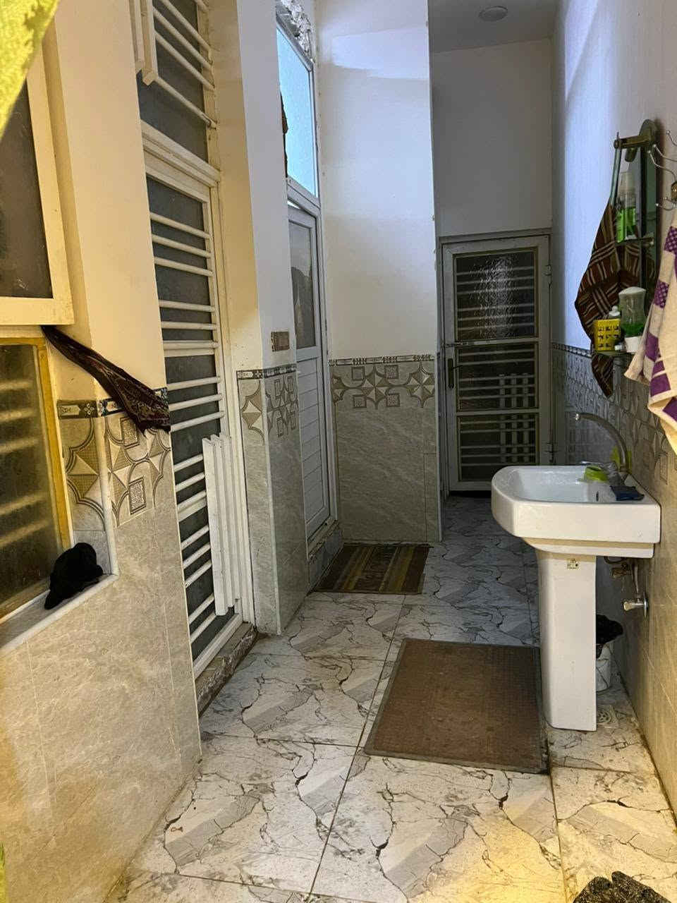 سلام عليكم
بيت للبيع مساحه 150 طابو زراعي 
شارع تبليط مي كهرباء متوفر عنوان بدأت زور من جهت الوكيل علي حاتم ستفسار ‏‪***********‬‏
