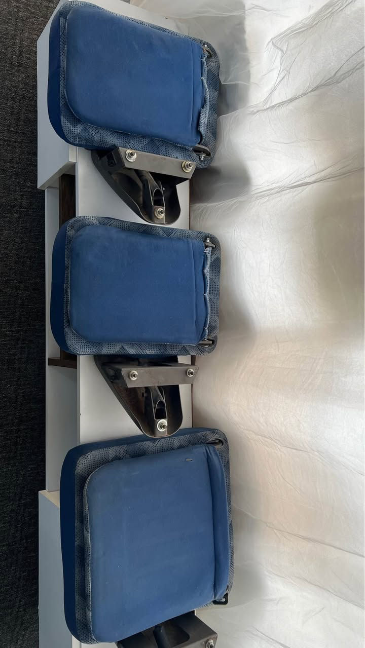 سێ گوشین قەلابی نوێیە زۆر کەم بەکار هاتووە نزیکی 5 مانگێک بەکارهاتووە بەڕادان دراوە بە مەوادی زۆر باش وە کێشی قوڕسە چونکە مەوادەکانی باشە ئاسنەکانی زۆر باشە
نۆ ڕاف و کۆستەر دەبێ .
نرخی 250 هەزار 
لەخەباتم
*********** أربيل, العراق
