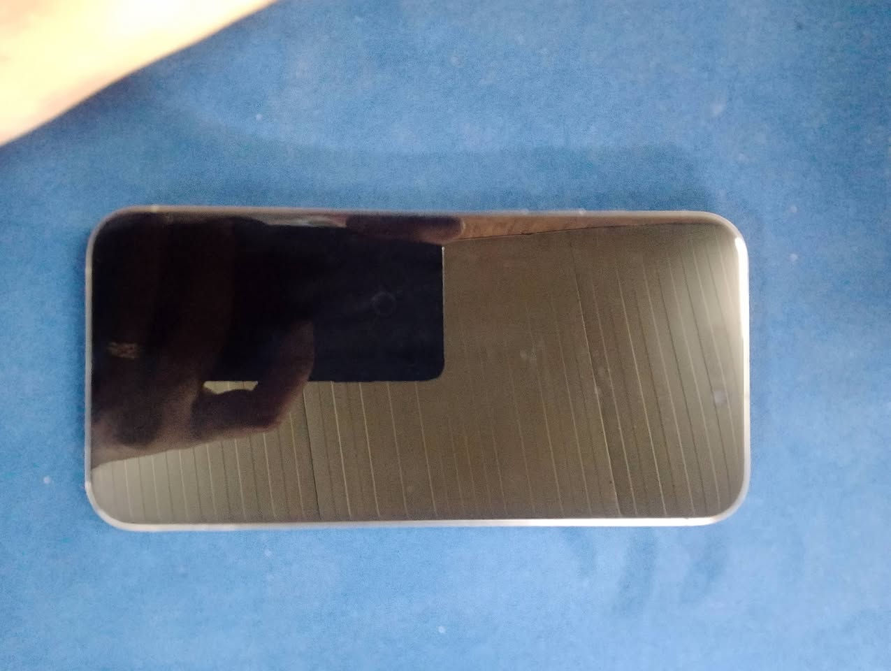 ايفون 15 pro max للبيع
ذاكره 256 
بطارية 84 
وياه كارتونته 
السعر مليون و١٠٠ 
***********
