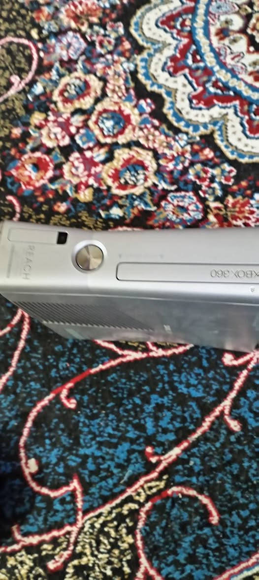 إكس بوكس 360 نظيف مهكر لعبة GTA5 مع شاحنة مع كيبل توصيل للشاشة مع يدات عدد ٢ تحكم واير وعن بعد اصليات بسعر ١٥٠ الف بي مجال الشراي يتصل على الرقم *********** واتساب
