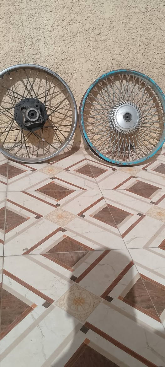 السلام عليكم مكلف بالنشر
ويل دراجه للبيع مستعمل ونظيف ولأبي عواج 
3خلفي 1امامي السعر الواحد 10 العناوين بالشرطه
***********
