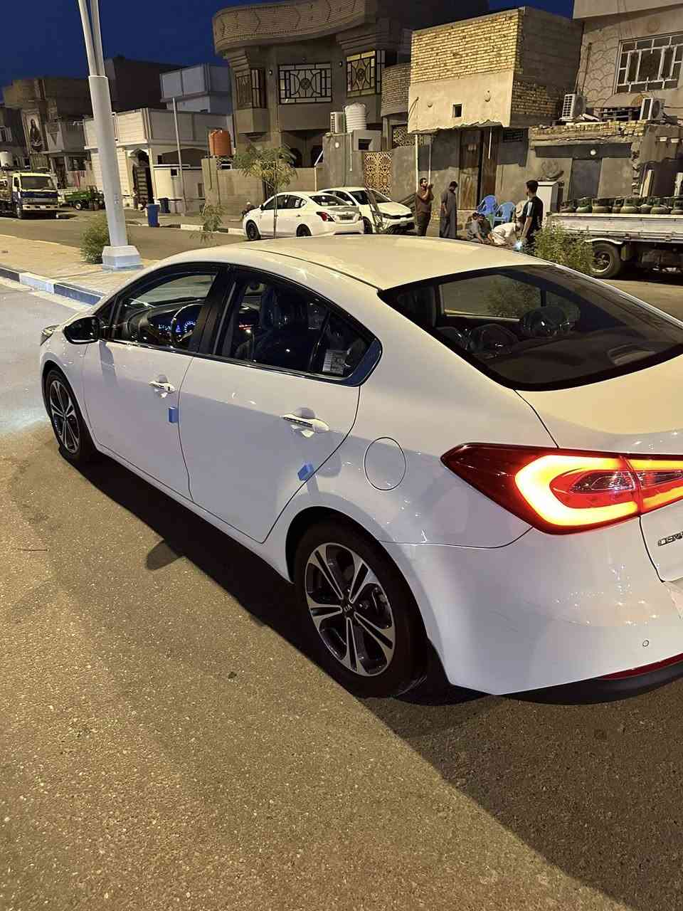 السلام عليكم كيا سيراتو2014 خليجي مكفولة من الضربه والصبغ والتبديل مكينة 1600دوش مامتوحه فول ماعده الفتحة حساس امامي خلفي مري شفط شفتات تحكم ستيرن جهتين لدات امامي خلفي رقم اربيل سنوية  2032 السيارة على وضع الشركة ***********
