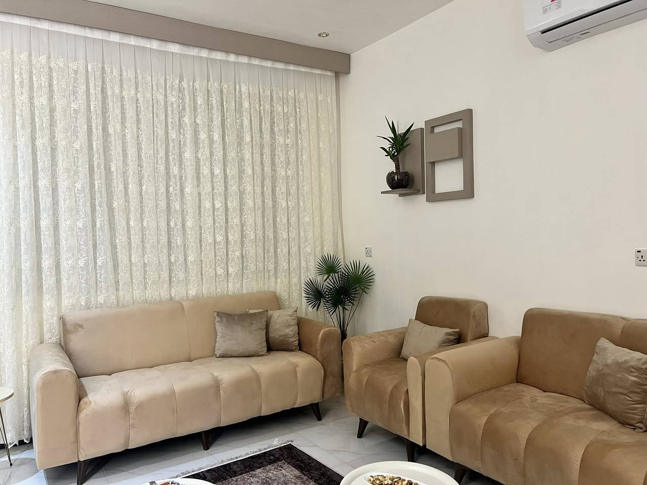 تخم ١٠ مقاعد استعمال أسبوع
سعر شراء ٦٥٠ للبيع ٥٥٠ 
طبلات هديه


**إذا كنت صاحب هذا الإعلان وتريد حذفه لأي سبب، رجاءا أرسل رسالة إلى الدعم الفني**