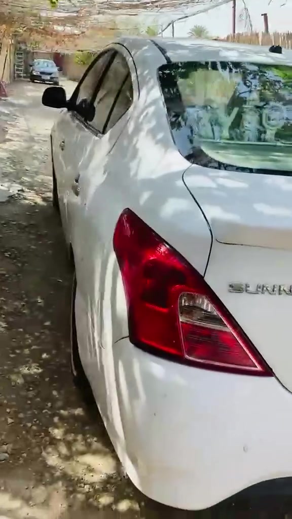 نيسان صني هندي أم لبليته زركه 2019
بيه قبق جنطه مبدل وباب وره مفتوحه 
وبيه حالوب بل قماره 5 السعر 85 وبيه مجال 
***********
