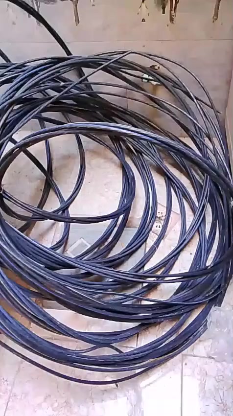 سلام عليكم ضفير ام اربع خطوط ٨٠ متر لاتصال***********
