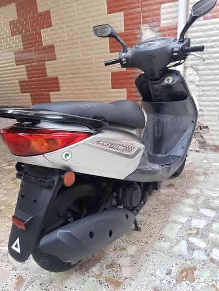 السلام عليكم
دراجة بغبغاء ياباني جديدة جديدة
دراجة سرعة 140+ نوزل + خطين + سلف اصلي
ستاند كهرباي حساس+ وراقها ابسمي+ محرك ناعم ومكفول 
كفراتها اصلية ومختمه ختم واحد مع محرك 
كهربايات عدادات كيجات دبلات كلها شغال 
شلعة معدل خير من الله دراجة جديدة بمعنه كلمه
الشراي يتصل *********** شرط جيب فيتر وتعال فحص براحتك
