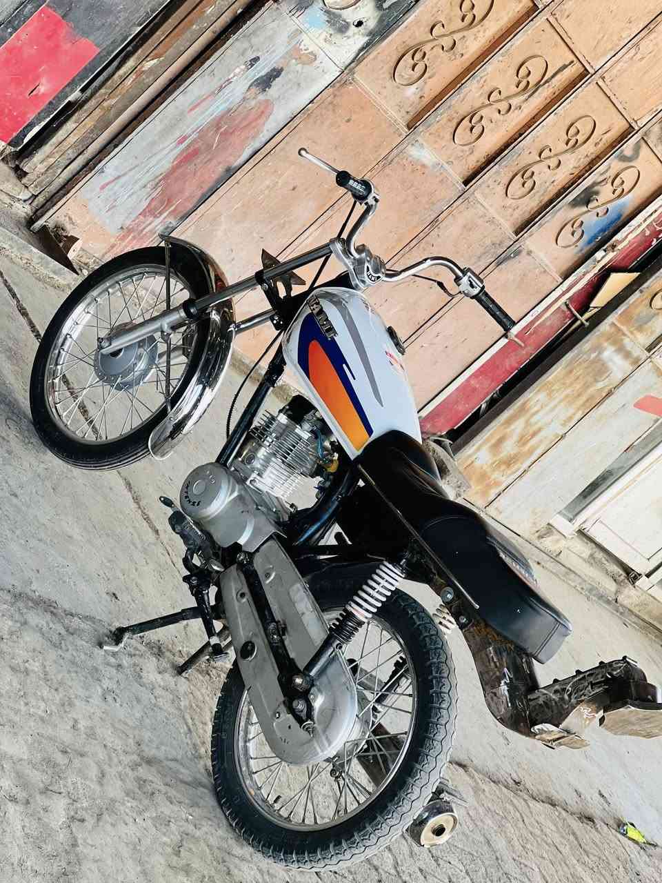 دراجه انتنس للبيع موديل 2025 اي عيب مابي شرط لاصرف ولا بخار بس محرك مفتوح سعر 500 بي مجال ***********
