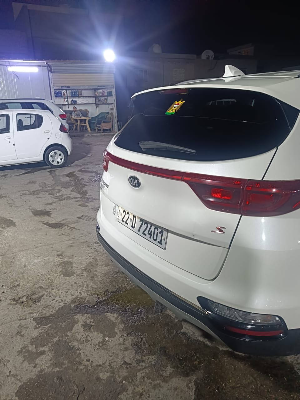 كيه سبورتج مديل ٢٠ اس  صبغ الهلال الخلفي وحافه الباب مال السايق الجاملغ الامامي بي بارد ماشيه٩٩ كيلو مو ميل بدون ايرباك مابيه نقص كشنات جلد رادارات شفتات ستيرن بدون فتحه بدون بصمه السعر ١٦٠ وبي مجال حك الجيه 
***********
بغداد الزعفرانيه شارع المعهد
