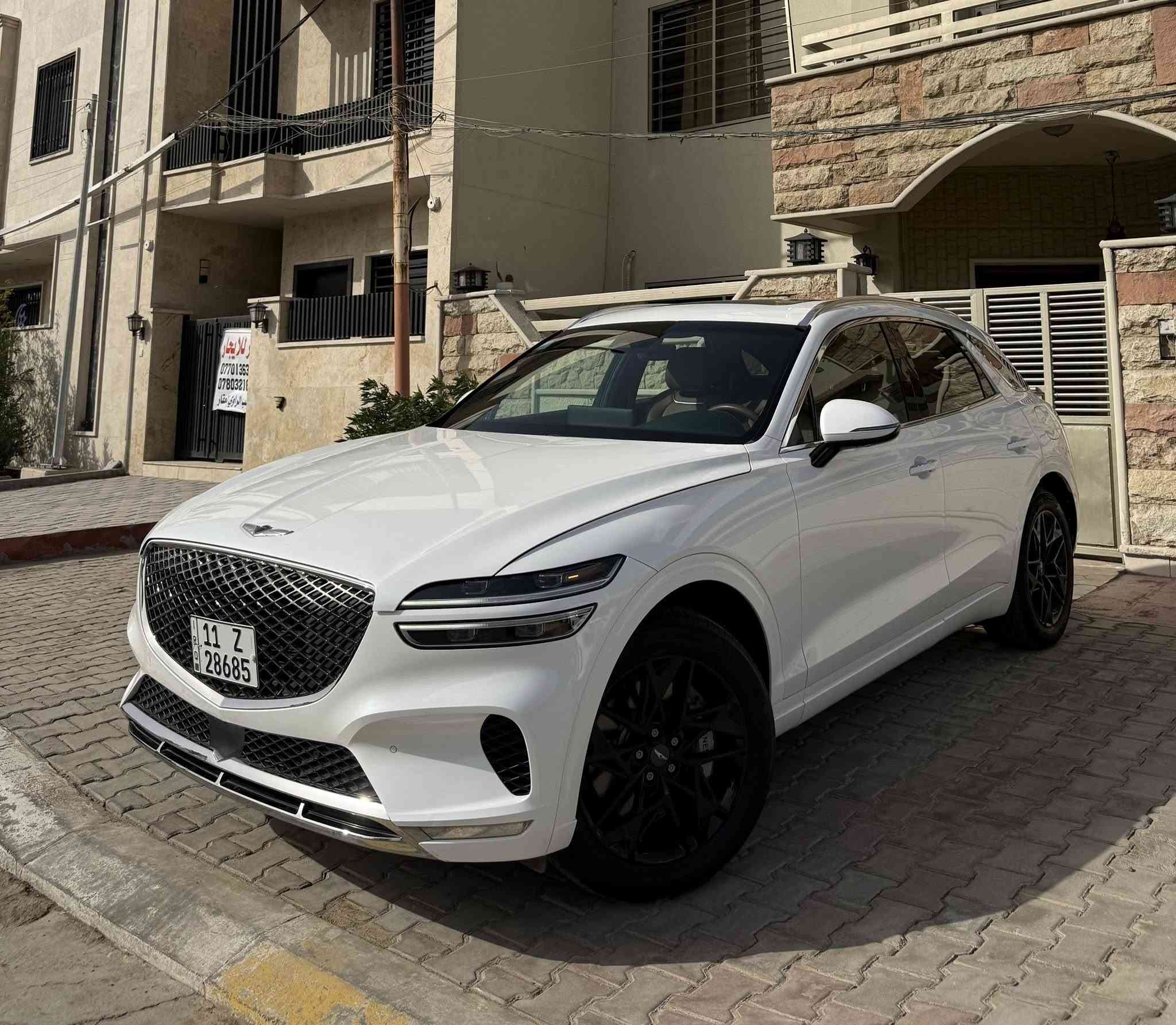 السلام عليكم 
للبيع : Genesis Gv70 2024 
المحرك : 2,5 turbo ( اربعه سلندر ) 
عداد المسافه : 8500 اخت الزيروو
الضرر : جاملغ خلفي ايسر صبغ + باب ايسر خلفي تبديل نفس اللون (( السياره بجم كبس مكفوله من الايرباك  واللغود والشواصي والدواخل حادثهه بسيط ✅ )) 
رقم بغداد باسمي تحويل مباشر ✅ 
السياره تدفئة وتبريد كشنات امامي + خلفي .. 
بانوراما . 
كراسي كهربائيه بالكامل . 
توقف ذاتي ،
رادارات امامي + خلفي 
كامرات امامي + خلفي 
نقط عمياء 
قياده ذاتيه 
تحديد سرعه 
وبعد بيها هواي مواصفات 
السياره جديده ونظيفه بحالة الوكاله مابيهه مصرف برغي 
البارحه تبولشت وحمام داخلي كامل 
السعر : 33,700 وبيها مجال 
مكاني بغداد المنصور 
رقم : ***********
