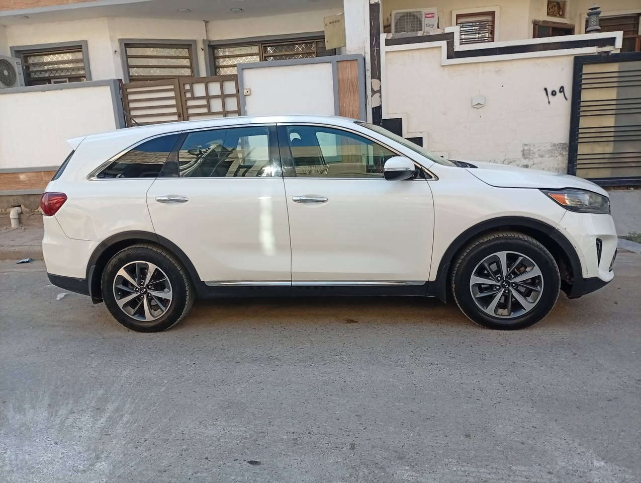 السلام عليكم  سورنتو موديل 2020 امريكي بغداد للبيع سعر 160رقم بغداد كير محرك  شركه صبغ تقريب حزام مكان بغداد الدوره ***********
