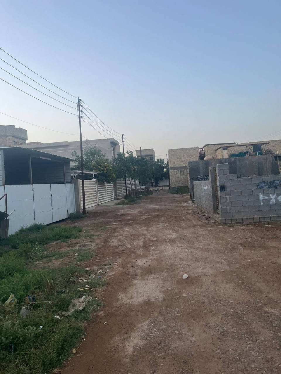 قطعه100متر للبيع مسيجه 
سلام عليكم 

قطعه ارض للبيع في السريدات القديمه بالربع الثالث خلف البزل الصغيره على شارع رئيسي 

نوع العقار زراعي سند 25 تحويل باسم المشتري انذار بكاتب عدل 

مساحه الارض 100متر مربع

واجهه الارض 10متر 

نزال الارض 10متر 

سعر الارض 30مليون وبيه مجال

للاتصال ***********
