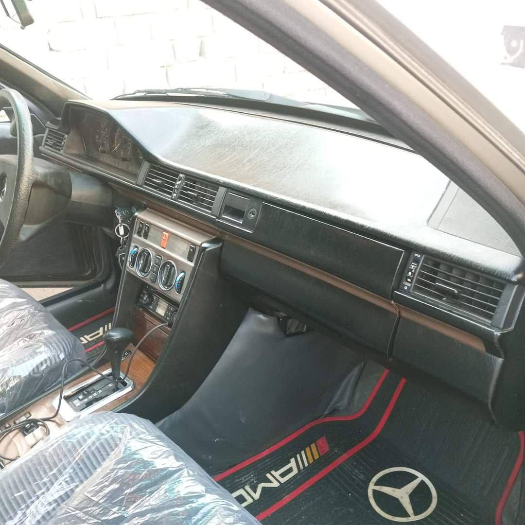 مرسيدس دب موديل 91 حجم 300 مكينه قبق اسود أكبوت درجه أوله سنويه باسمي ل2028 حداده طوبه من الدعايه للدعايه تخم تاير ب كارتون ويه سبير تبريد ثلج ويه السويج كهربائيات كله ع البلاد ما ملعوب بيهه ابدآه ردآه كهرباء كهرباء جام امامي كهرباء وخلفي جوبي برانكيت ركوك ركوك بلاد سعر 75 بيها مجال  مكاني بصره قضاء المدينة / *********** / ***********
