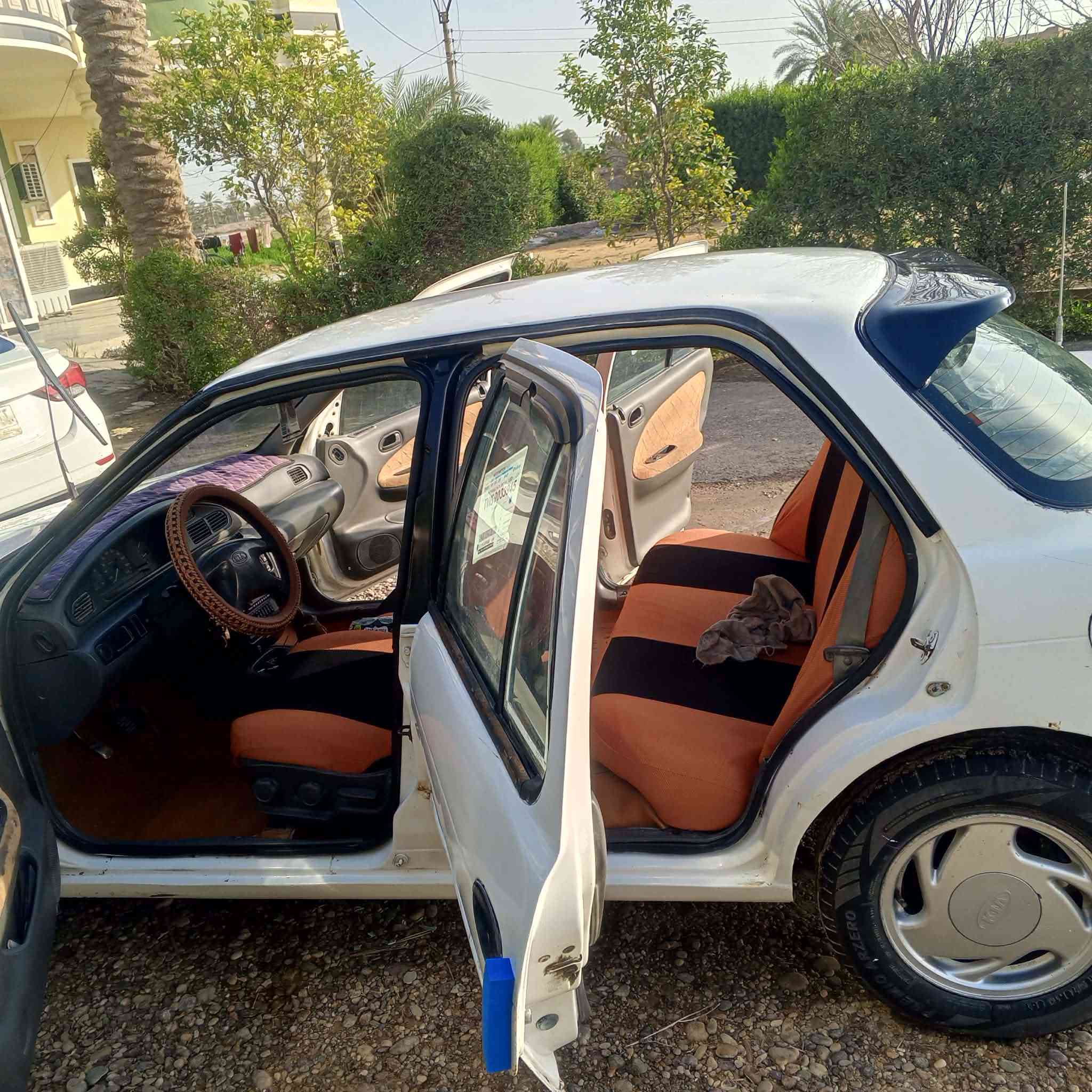 السلام عليكم سيفيا للبيع موديل ٩٥ قماره وجنطه وبنيد بلاديه مصبوغه حزام مكفوله من الضربه والكص والخياس 
 كير ومحرك  مسكرعلى الفحص تخم تاير صدر امامي خلفي جيد اربع دسكات
كهربائيات كلها شغاله
كيج حماوه وعداد سرعه والرون وكيج البانزين كلها شغاله وعلى الفحص والدشبول جديد ومابيه اي ضرر
سنتر لوك جديد وعلى البصمه
اربع جام كلها شغاله
سياره متعوب عليها ومال جناي وباسمي تحويل مباشر 
السعر ٣٧ ورقه وبيها مجال للشراي 
 بغداد ابو غريب ابراهيم بن علي
اتصل وتدلل واتساب *********** كورك ***********
