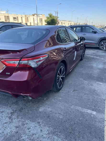 للبيع: تويوتا كامري SE (رياضي) موديل 2018
• المواصفات: وارد أمريكي | فئة SE سبورت.
• المحرك والمسافة: ماشية 80,000 ميل.
• حالة الإيرباك: بدون إيرباك (الإيرباك سليم).
• الضرر والصبغ:
• جامغ خلفي (مصبوغ)حاليا جارد 
• الباب (توحيد لون فقط).
• اللوحات: رقم المثنى | مشروع وطني (تحويل مضمون).
💰 السعر: 18,500$ (185 ورقة).
📍 المكان: بغداد - الكرخ.
للتواصل : ***********
