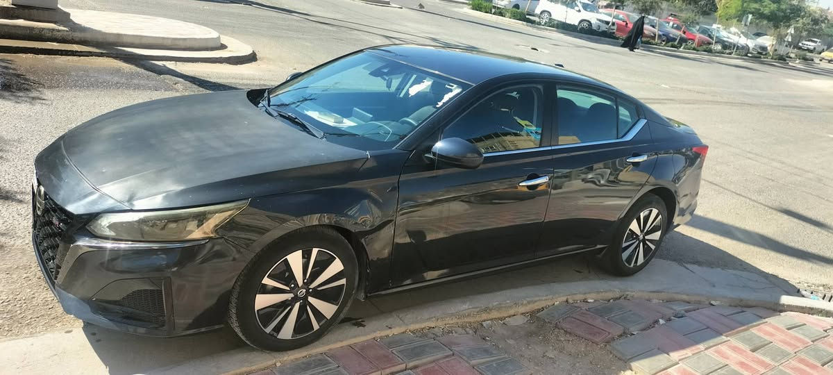 السلام عليكم
نيسان التيما 2022 وارد امريكي حادث خفيف جاملغ ايسر

مبدل والبنيد مصبوغ 

الفئةSV بلاص 

المواصفات  

-بصمة و بصمة ابواب

-تشغيل عن بعد 

-اوتو هولد 

-رادار امامي قيادة ذاتية تفاعلي مع شارع تحديد مسار

-رادار خلفي

- نقاط عمياء 

-لايت زينون بلادي 

- حساسات خلفي اوتو ستوب 

‏- ‎كشن سايق كهربائي 

‏-شاشة  (Apple car play +Usp+Aux) لكزز 

-نظام GPS (بوصله)

-كامرة خلفية

‏- ‎شفتات ستيرن

‏- ‎ويل كب كروم   

وباقي الموصفات معروفة 

السيارة ماشيه 68 فقط قبل شهرين رقمتها بغداد 

جاهزة من كلشي صور الحادث مرفقه بدون دواخل  

السعر145 ورقة

العنوان. كربلاء

رقم الهاتف *********** متوفر واتس
