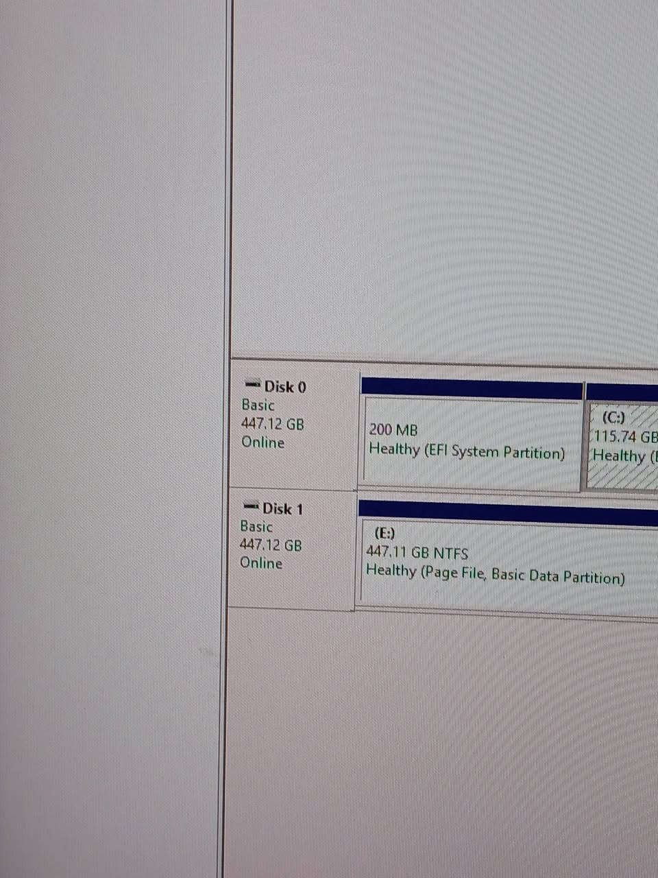 السلام عليكم
توجد قطعتين مثل المواصفات 

للبيع تجميعة كمبيوتر بحالة ممتازة (استخدام شهر واحد فقط)
اللوحة + المعالج + الفان (استخدام شهر – موضحة بالصور)
الكيس: DEEPCOOL
الباور: FPS 750W
الرام: 16GB 3600 TeamGroup
التخزين: SSD Kingston 480GB × عدد 2 (صناعة تايوان)
السعر: 950 ألف دينار
التوصيل: غير متوفر
العنوان: الكرخ – الحرية
للاستفسار على الخاص.


**إذا كنت صاحب هذا الإعلان وتريد حذفه لأي سبب، رجاءا أرسل رسالة إلى الدعم الفني**