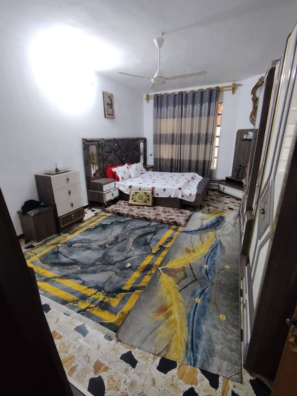 للبيع مساحه 200
طابو صرف السعر 125وبي مجال 

يحتوي عله 6غرف 

ومناور 2

ومطبخ 

الشارع المقابيله 12

***********للستفسار اتصل على الرقم
