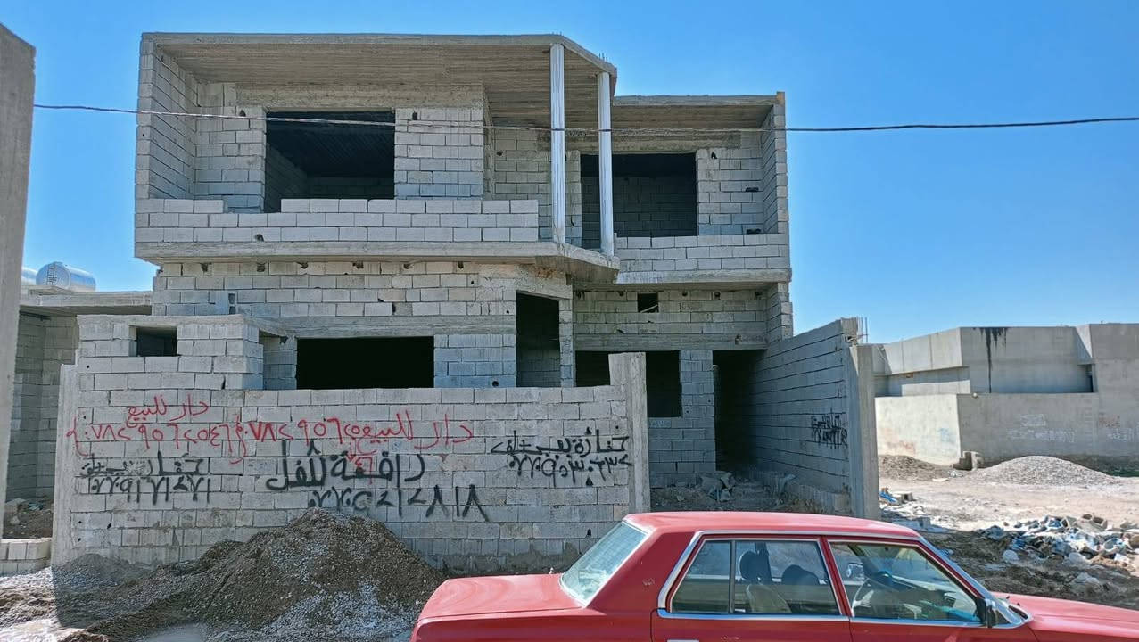 سلام عليكم هيكل للبيع بناء حديث المساحة 200متره ماء وكهرباء *********** منطقه كوباني
