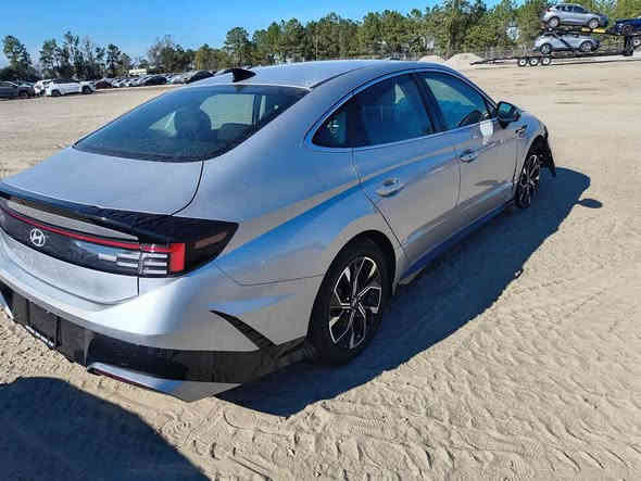 السلام عليكم 
سوناته 2024
نص فول
حجم المحرك 2500 
سياره ضرر بسيط موضح كدامك
السعر 145 واصل بصره
مدت الوصول 50 يوم
***********
