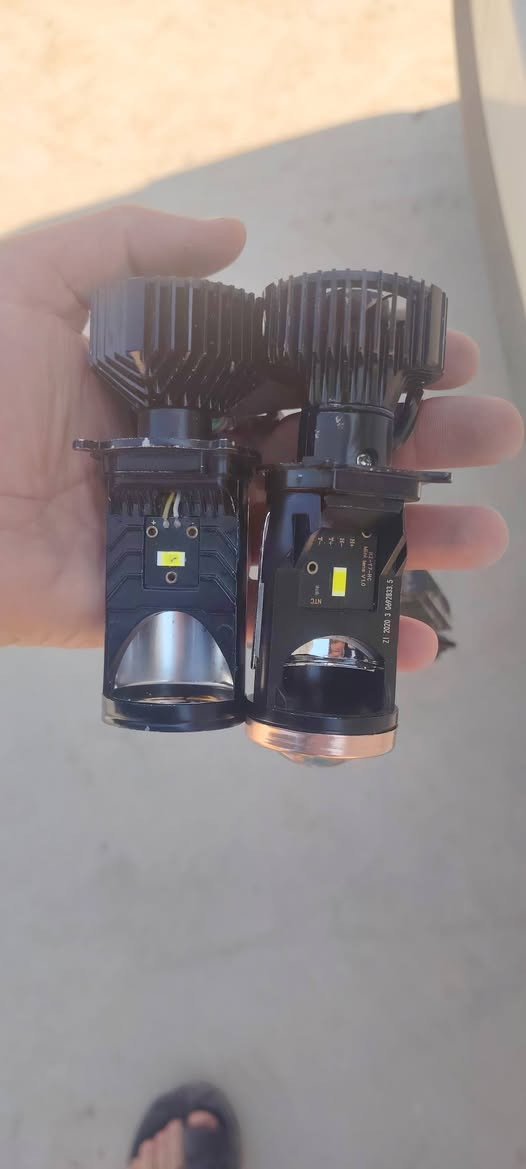 كلوب زينول عالي ناصي  بس وحده منهم عدسه ما بيها  واضح بل صور السعر 30 الف ***********
