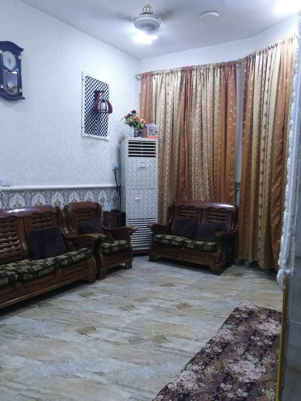 بيت للبيع مساحة 110 طابو صرف العنوان بعقوبة حي المعلمين شارع السايدين يبعد عن الشارع 50متر يتكون من اربع غرف وحدة صغيرة وحمامات عدد 2 ثلاثة طوابق بناء حديث📞 ***********
