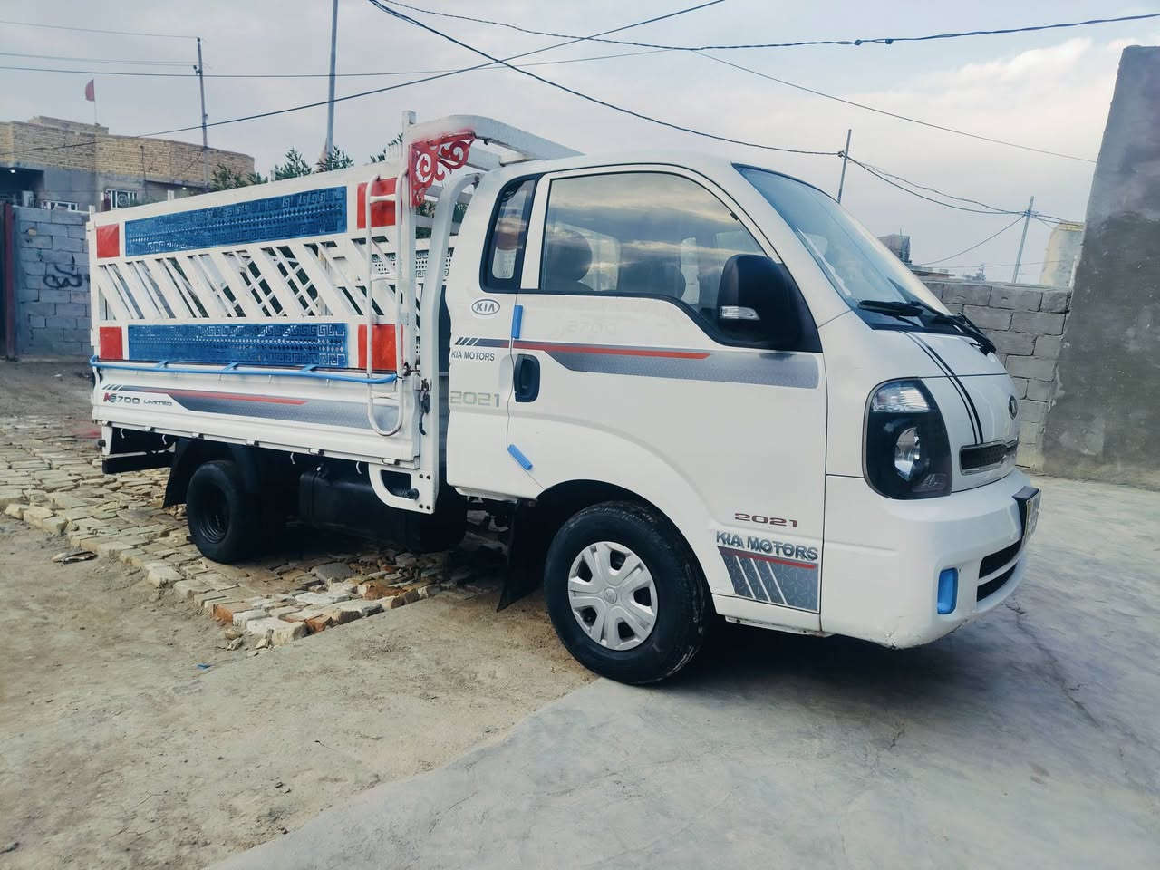 سلام عليكم سيارة للبيع كيه بنكو حمل موديل 2018
سيارة جاهزة على اخر حبايه مال جناي برقي نقص مابيها
مكفوله كفاله عامه من كلشي من الضربة والتبديل والخياس 
 والفتح والصبق والبارد شرط فحص من كلشي بلادية 
سعر 111 ورقه مكينه وكير واكسن مكفولات حداديه جديده 
تخم تايرات جدد العنوان الناصرية اكثر ستفسار تصل 
رقم ميسان تحويل مباشر سنويه مجدده لل 2028 مشروع وطني 
***********
