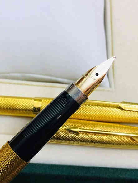 سيت اقلام   باركر ٧٥  ( PARKR)
فرنسي   الصنع  حبر / جاف /حجم M
تغليف ذهب نقشه مميزة 
ريشه ذهب خالص عيار 14 / 585   
انتاج الثمانينات لوك غير مستعمل 
مع العلبه الاصلية   
للاتصال ***********
