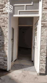 دار اعادة بيع  في مجمع السلام السكني
الواقع في كربلاء _الحر _بعد المستشفى التركي
مساحة الدار 200 م
طابق ونص متكون من (2 غرفه +صاله +استقبال
+مطبخ +حديقه +كراج+2 مناور + 2 صحيات )
السعر الكلي 150 مليون بنظام الاقساط 
اتصال او واتس اب /  ***********
