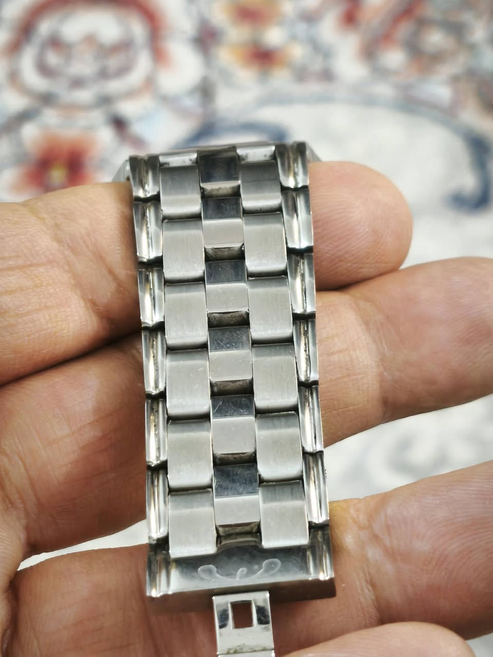 السلام عليكم..
برنارد اج ماير كوارتز بطاريه مع العلبه الاصليه
نظافة الساعه ممتازه جدا
القطر ٤٣ بدون الزمبلك
السعر ١٧٠ دولار


**إذا كنت صاحب هذا الإعلان وتريد حذفه لأي سبب، رجاءا أرسل رسالة إلى الدعم الفني**