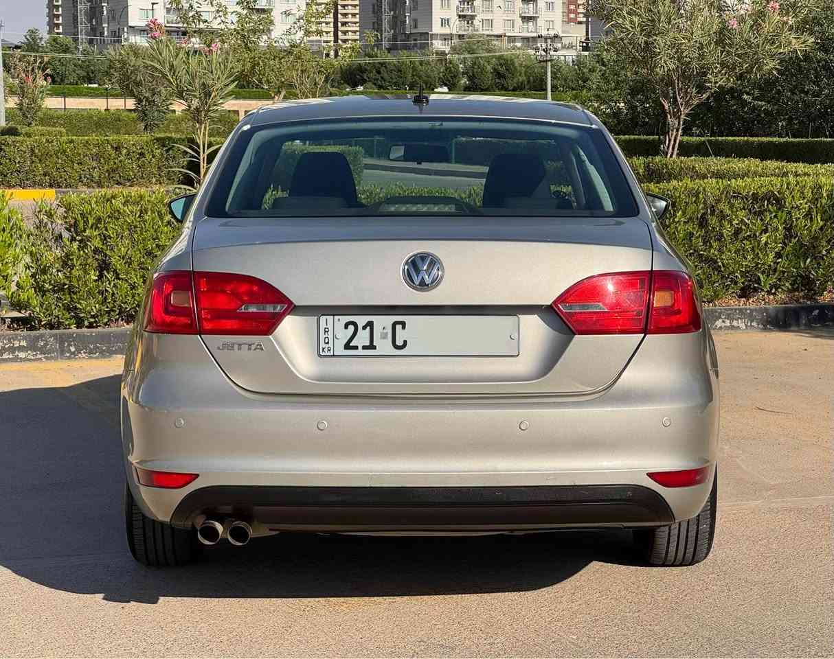 ‎کوردی / عربی 

‎بسم الله الرحمن الرحيم
Jetta 2015 خلیجی بێ بۆیاخ  

ماشەڵا سەیارەیەکی بە تەحەمول و کەممەسرەف
خۆم لە دەستی یەکەمم کڕیوەتەوە زۆر تازە ماوەتەوە
سەنەویو ڕەقەم تازەیە تا ٤ /٢٠٢٨ بە ناوی خۆمەوەیە 
مەکینە ٤ پستۆن ٢.٠ بێ تۆڕبۆ ٦ گێڕ مەرغوب بەشەرت
کامل سێرڤس ڕۆن و هایدرۆلیک و مەصفی بانزین 
 تایەو ویلی مۆدێل ٢٠٢١ ی بۆ بەستراوە 
١٧٧ هەزار کیلۆ مەتر ڕۆیشتوە 

نرخ 💵(( 122 )) 💵گەڵا و معامەلە 

مواسەفات خلیجی ناسراوە 
شاشە ئایپاد ی بۆ بەستراوە و حاسە و کامێرەیە 
گێڕی ئۆتۆماتیک و عادی و سپۆرت و تحدید سرعە
جامەکانی ئۆتۆیە بە سویچ دەکرێتەوەو دا دەخرێ
تەبریدێکی زۆر ساردی هەیە و تەبرید مەرکەزیە ❄️
گاعی و کەتەلۆک و سپێر و جەگی شەریکەی تیا ماوە
زۆر مواسەفاتی تر …

سەیارەکە بێ بۆیاخە دەعامیش بۆیاخ نیە  ٣ پەڵە PDR ی هەیە و زۆر بە جوانی چاککراوە پێوەی دیار نیە 

ڤیدیۆی کاملی سەیارەکەم لایە کڕیار داوا بکات ✅

📍شوێن : سلێمانی 

***********☎️
ڤایبەر و واتصئاپی لەسەرە 

———————————————
جيتا موديل ٢٠١٥ خليجي بدون صبغ

ماشاءالله سيارة عمليه و قوية و الاقتصادية جدا 
شتريت من ايد واحد و باقي جديد جدا
سنوي و رقم جديد حتى ٤/٢٠٢٨ و باسمي 
محرك ٤ سلندر ٢.٠ تنفس طبيعي و ٦ گير مرغوب 
سويت كامل سيرفس زيت محرك و هايدروليك ✅
و مصفی بنزین جدیدو تاير و ويل جديد مال ٢٠٢١ 
ماشي ١٧٧ الف كيلومتر 

سعر💵 (( ١٢٢ )) 💵ورقة و بيها مجال 

مواصفات خليجي معروفة
شاشة ايباد و كاميرا و حساس و تحديد سرعة 
گير أوتوماتيك و عادي و سبورت قوي جدا
جامات اوتو و يفتح و يصعد عن سويج 
تبريد بارد جدا و تبريد مركزي ❄️❄️
گاعيات و كتلوك و جك و سبير شركة موجود
بعد هواي مواصفات…

سيارة بدون صبغ  حتى دعاميات بشرط
بيها ٣ مكان تعديل PDR و مامبين 

عندي فيديو كامل سيارة شراي آطلب و تدلل ✅

📍مكان: سليمانية 

***********☎️
فايبر و واتساب موجود السليمانية, العراق
