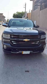 سلفرادو 2017 فول مواصفات 8 سلندر بدون ايرباك فتحة كشن هزاز باب طويل رق...