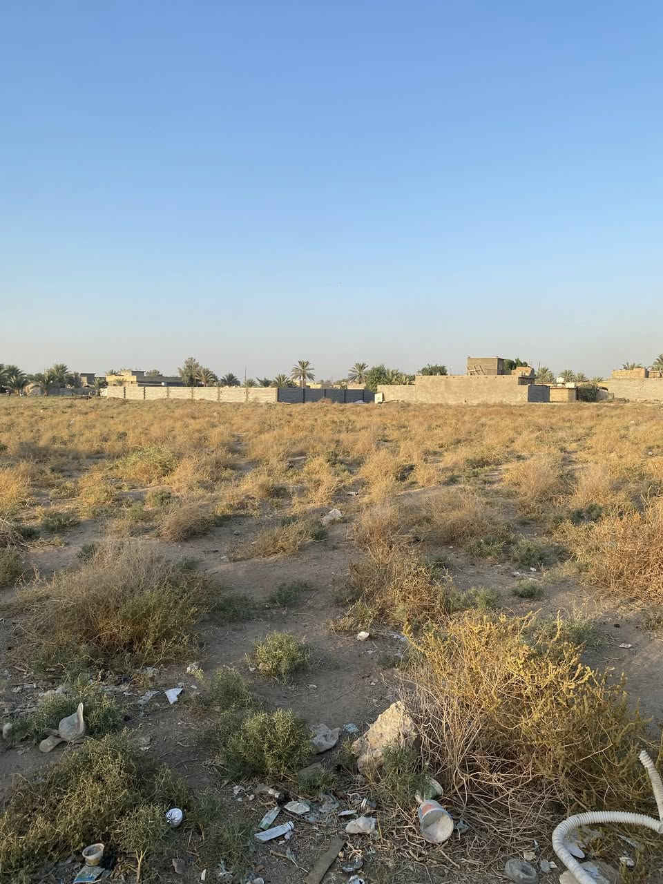 سلام عليكم دونم للبيع المنطقه القادرية خلف مرور التاجي مدخل المنطقه مجاور مجمع الوافي بسعر مناسب المنطقه سكنية بالكامل متوفر ماء كهرباء منطقه متكامله الخدمات سعر خاص او اتصال ع الرقم ***********
