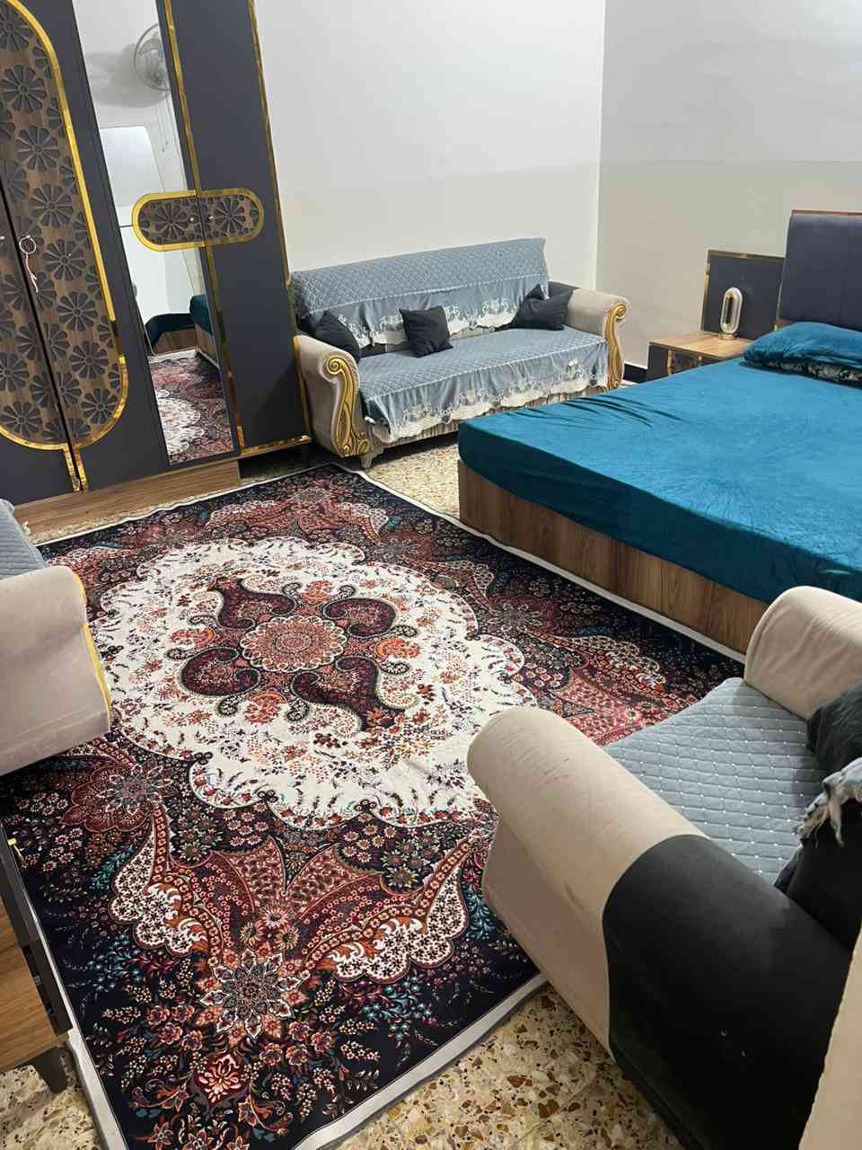 بيت 100متر للبيع بشارع شفلات مقابل جامع الرسول الإعظم بناء طابوك وصب كونكريت درجه اولى عايز فقط استقبال/غرفه وصاله ومطبخ وصحيات نضيف البيت السعر 35وبي مجال للاستفسار/***********/***********
