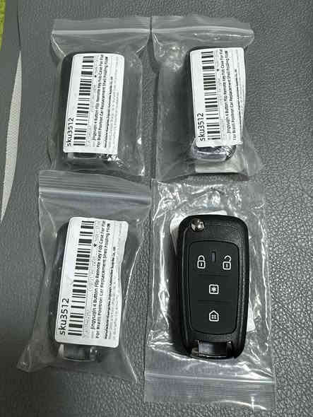 السلام عليكم 
متوفر كفرات وبصمات 100 قطعه شلع 
للبيع تواصل خاص او واتساب ***********
