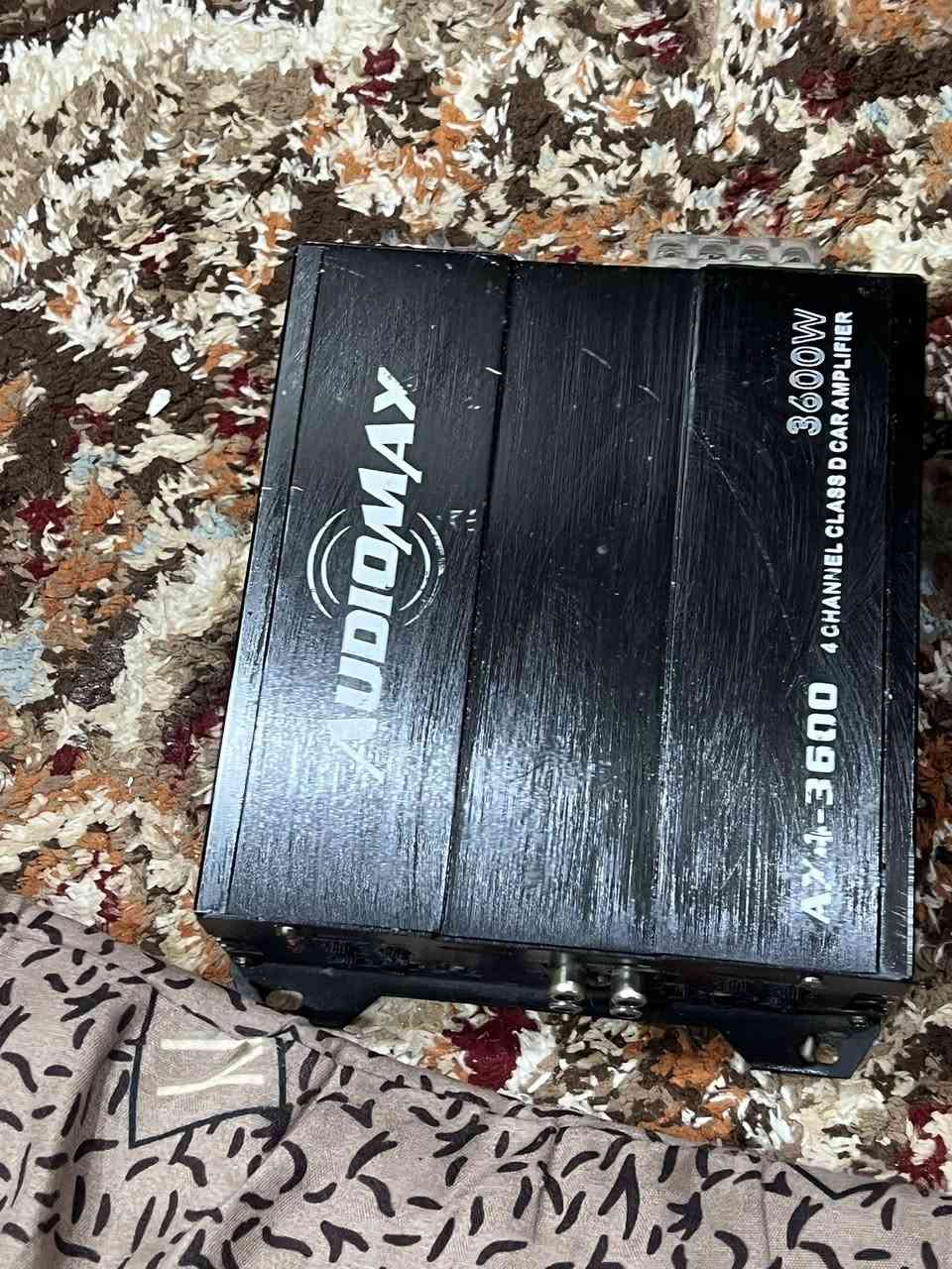 السلام عليكم شباب سستم صوت كامل متكون من زوجً سماعات من اعلى فئات شركه بايونير جامبيون 300 واط 
وزوج سماعات DS18 480 واط امريكي 
وجهاز امبلي فاير 3600 واط 4 جنل 
للأستفسار *********** مكان كربلاء توصيل متوفر
