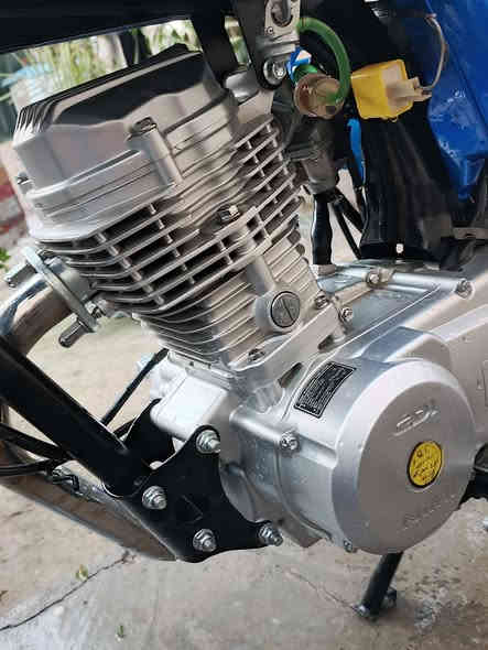 سلام عليكم دراجه للبيع نامه امتياز 25 مكفولة كفاله عامه محرك سبانه مامدوده عليه  اوراق اسكنر 
الدراجه حلوه ونضيف بعد انضف من البل صوره تجي وتشوف 
***********
