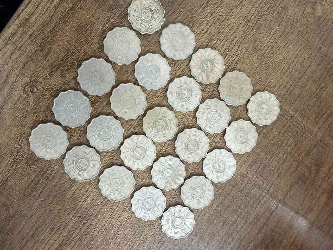 ١٠ فلس اصدار ١٩٥٩ العدد ٢٥ قطعة  حالات جميلة بسعر ١٥ الف دينار  للكل


**إذا كنت صاحب هذا الإعلان وتريد حذفه لأي سبب، رجاءا أرسل رسالة إلى الدعم الفني**