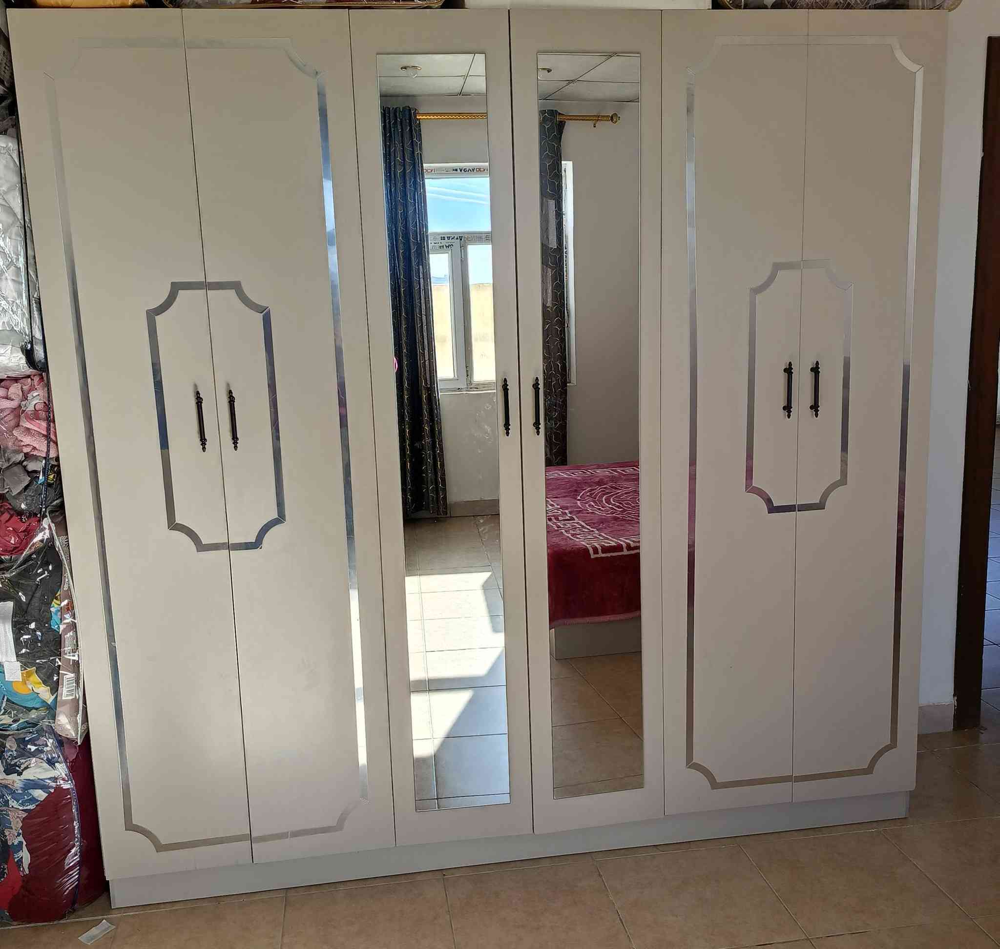 غرفة نوم تركي (٥ قطع) للبيع جديدة استخدام قليل معاها دوشگ اسفنج واتساب ***********
