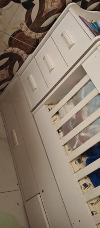 سرير أطفال • نظيف • مع مرتبة