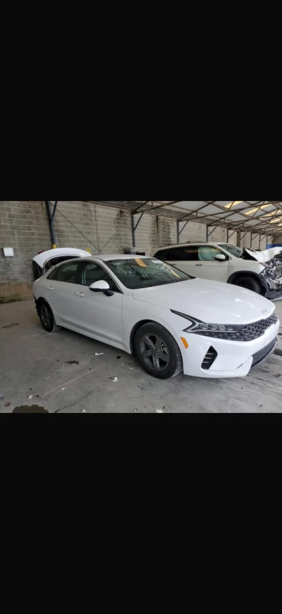 سلام عليكم شباب كي فايف 2022 ماشيه 82 مايل ضرر امريكا كدام عينك وجتي بيها كلير بنيد وجامرلغات اماميه بدون فتح برغي سعرها 155 اتصل ***********
