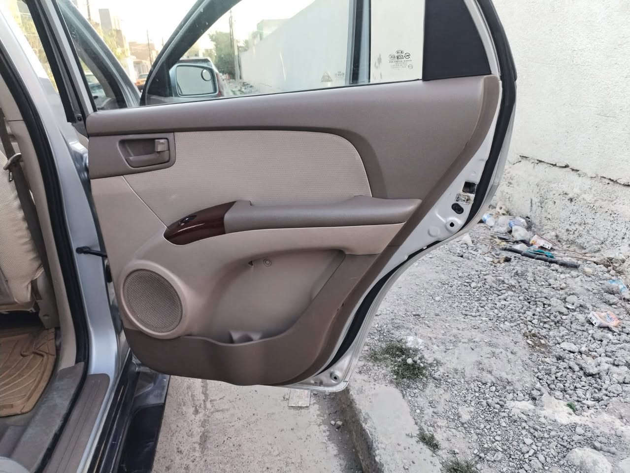 سلام وعليكم
سبورتج 2009 خليجي فول مواصفات 
فتحة اربعه دسك داخل صاج
سيارة مكينة ٢٠٠٠ دوش مكينة كير تبريد صدر تخم تاير سيارة جاهزة على اربعه وعشرين حباية 
رقم بغداد باسمنة 
مكانها بغداد سلمان باك 
رقم الهاتف  ***********
