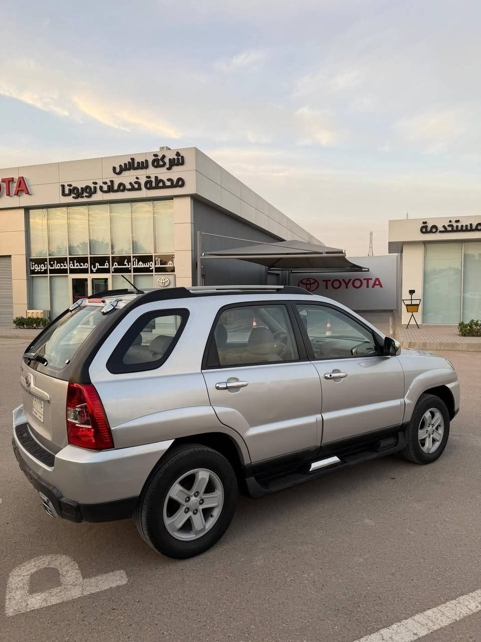 تحية طيبة ....
كيا سبورتج موديل ٢٠٠٩
ماشية ١٥٦
السعر ١١٦
خليجي داخل بيجي سيارة جاهزة تاير باتري صدر امامي خلفي جديد بيهه صبغ جاملغ امامي فقط شخط بسيط وانصبغ جمالية شبر بالبنيد
للاستفسار *********** 
مكان السيارة / بغداد الصليخ ال٦٠٠
