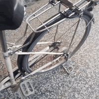 سلام عليكم بايسكل بناتي للبيع حجم 26 جديد  تايرات نضيفه جوابه ختم جاملغات جدد ونضيفات بريك خلفي سعر 75وبي مجال مكان بغداد الدوره ابو دشير رقم ***********
