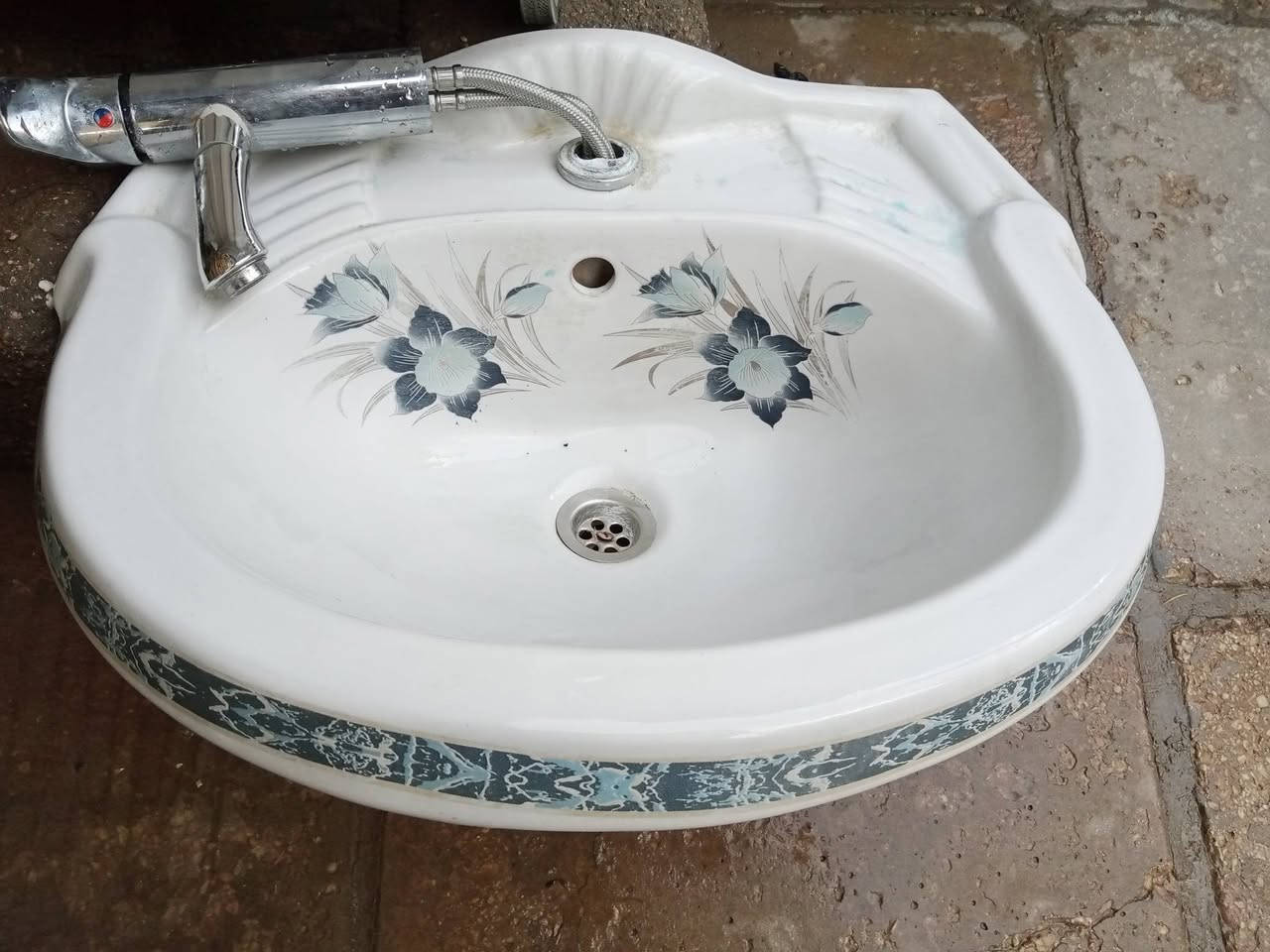 السلام عليكم غراض منزلية للبيع الناصرية الاسكان الصناعي 
كاونتر طباخ مغسلة مايكرويف فرشات طبلات ثلاجة


**إذا كنت صاحب هذا الإعلان وتريد حذفه لأي سبب، رجاءا أرسل رسالة إلى الدعم الفني**