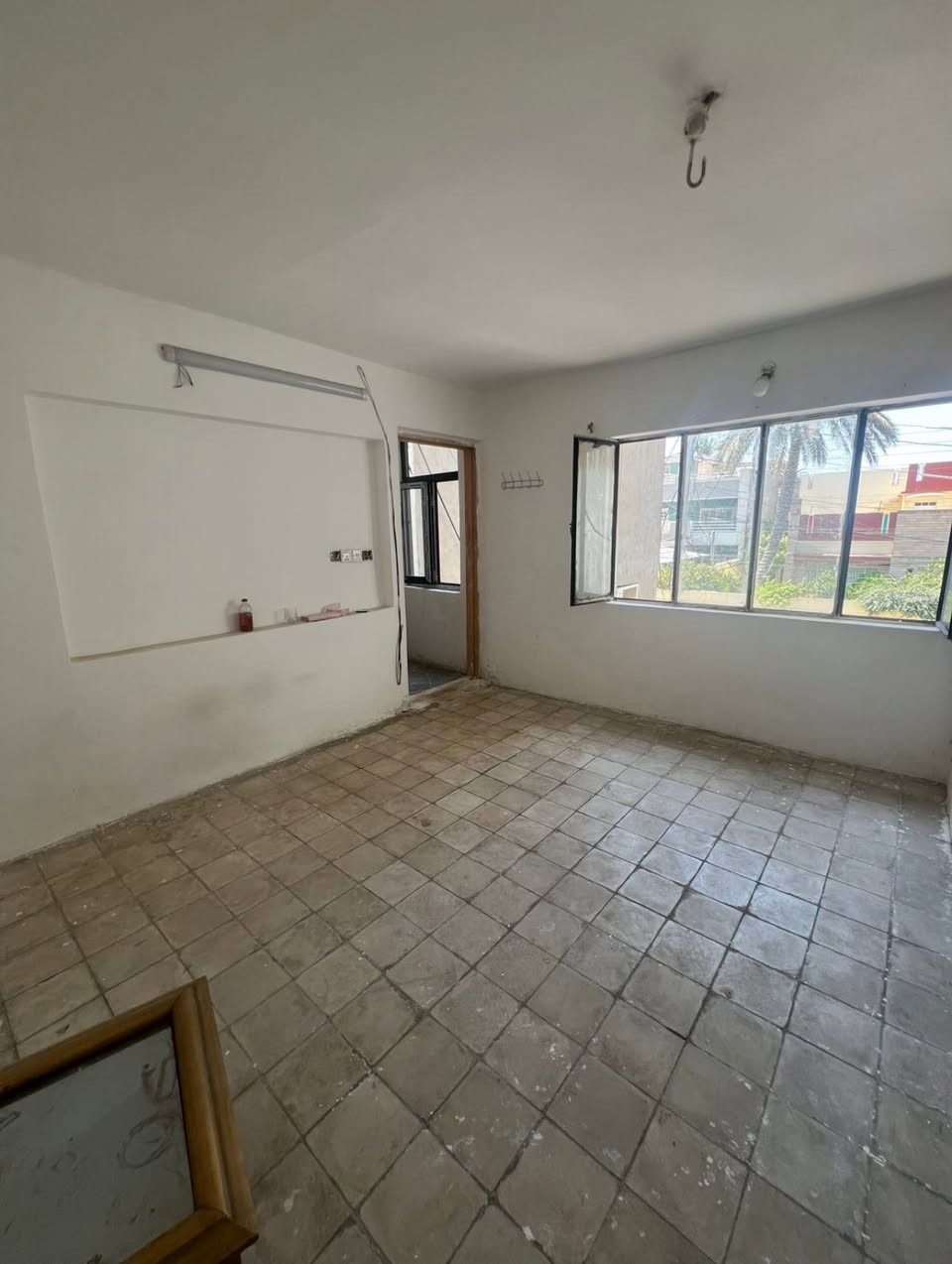 وحده سكنيه طابق اول 120 متر 🏡✅
السيدية - قرب جامعة الفراهيدي - جسر جادرية 
شارع 20 متر
درجة اولى 
محتويات : مطبخ حمام ٢ نوم
بدل ايجار : 650 الف قفل
يرهم طلاب او طالبات
***********
