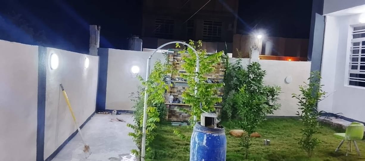 دار للبيع مساحه 
  ٢٧٠ متر 
الواجهه ١٠ متر 
النزال ٢٧ متر 
طابق واحد يحتوي على غرفتين نوم وصاله وستقبال ومطبخ وكراج حديقه طابو زراعي سند ٢٥
السعر 115 وبي مجال قليل 
استفسار على هذا الرقم ***********
